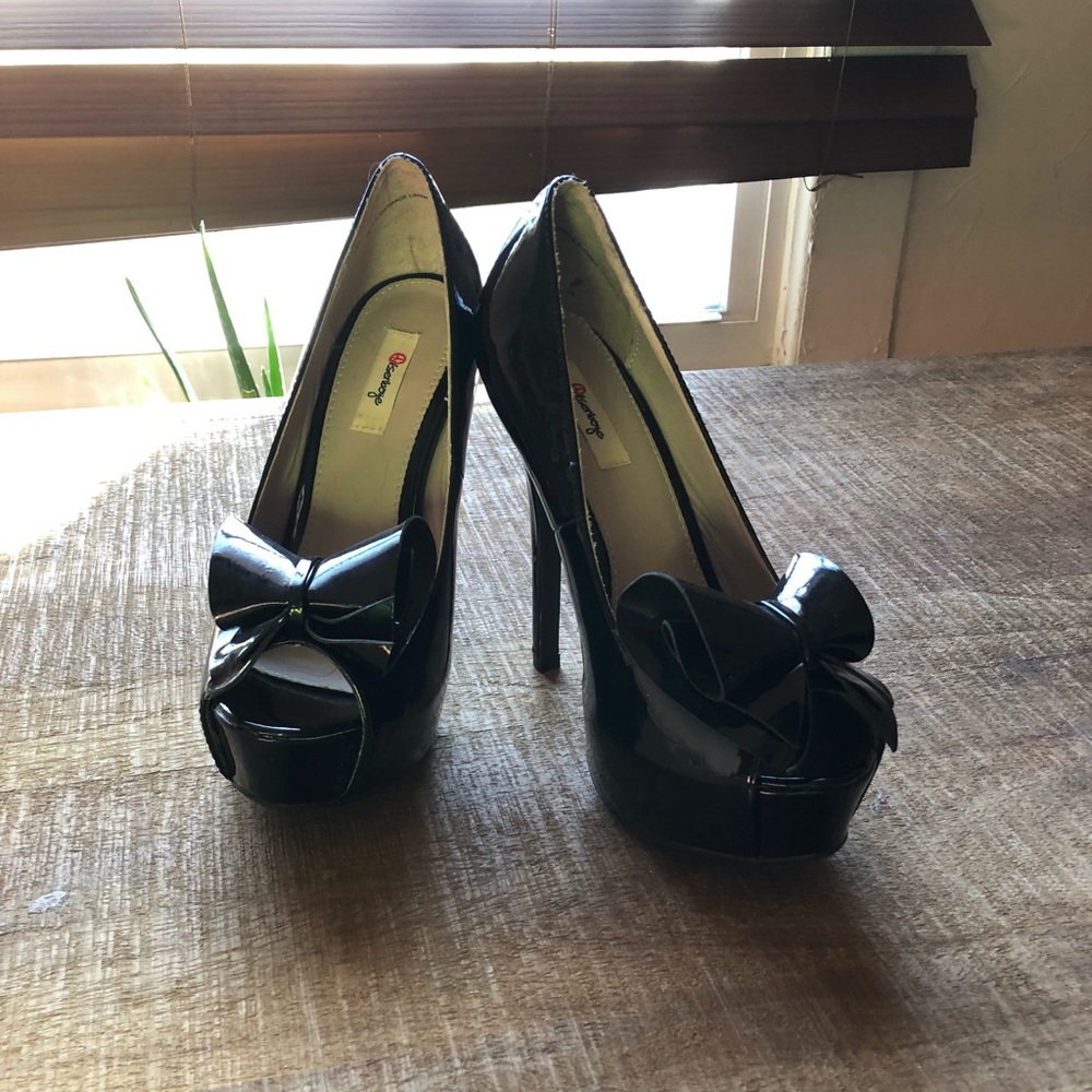 Black bow high heels